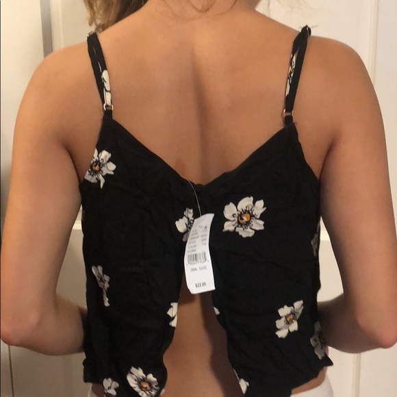 Kendall and Kylie open back flower crop top Pacsun - Picture 3 of 4